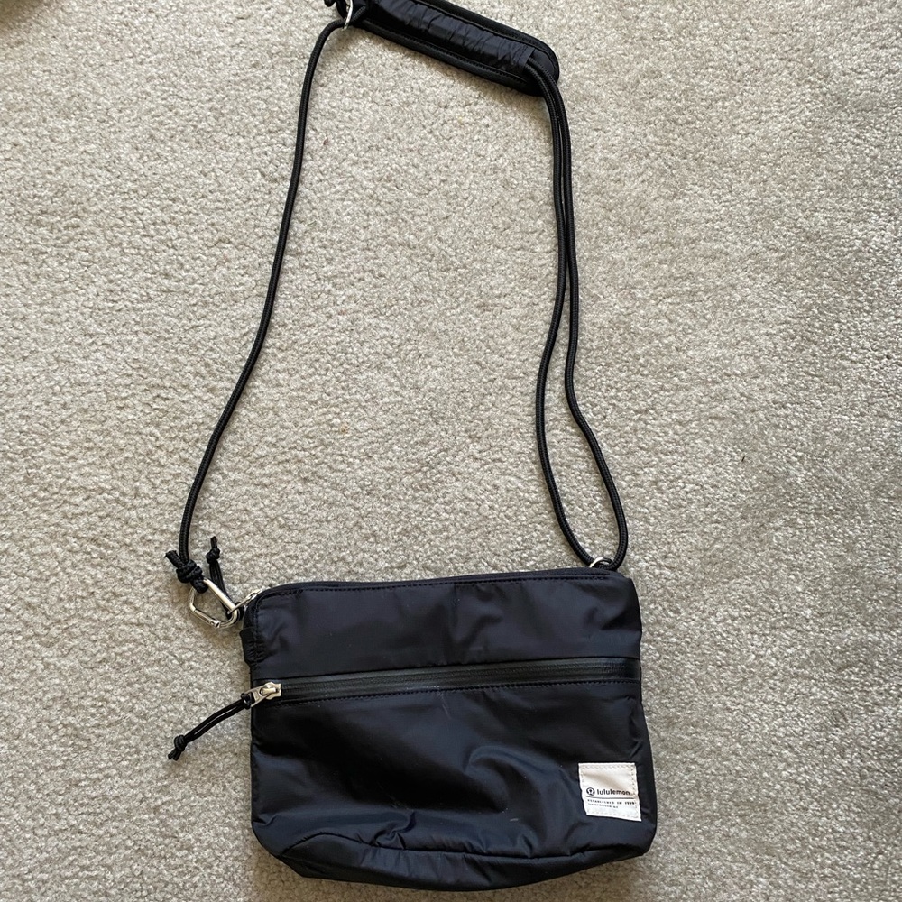 lululemon crossbody bag